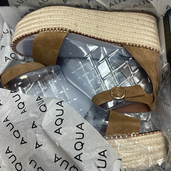 BNWT Aqua Platform Wedge Espadrille Sandals Tan sued Ria 10 - Picture 9 of 9